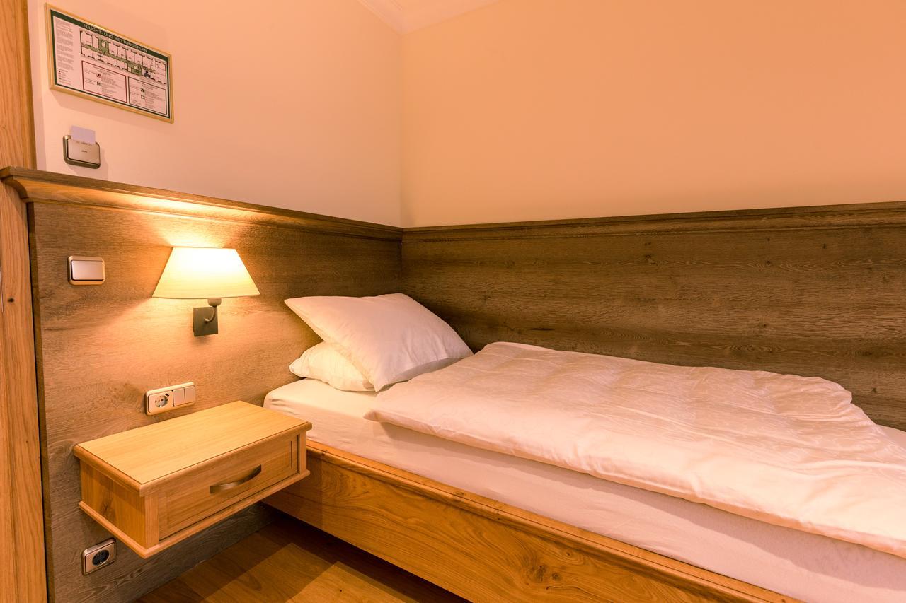 Hotel & Gaststaette Zum Erdinger Weissbraeu Monachium Zewnętrze zdjęcie
